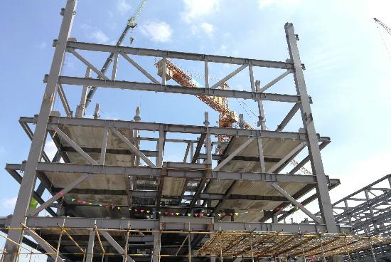එකලස් කළ ගොඩනැගිලි | උසස් පරිණත හා අදාළ නව තාක්ෂණයන් හඳුන්වාදීම - එක්රැස් වූ වානේ රාමු කැරකැවිලි ට්රස් ව්යුහාත්මක පද්ධතිය